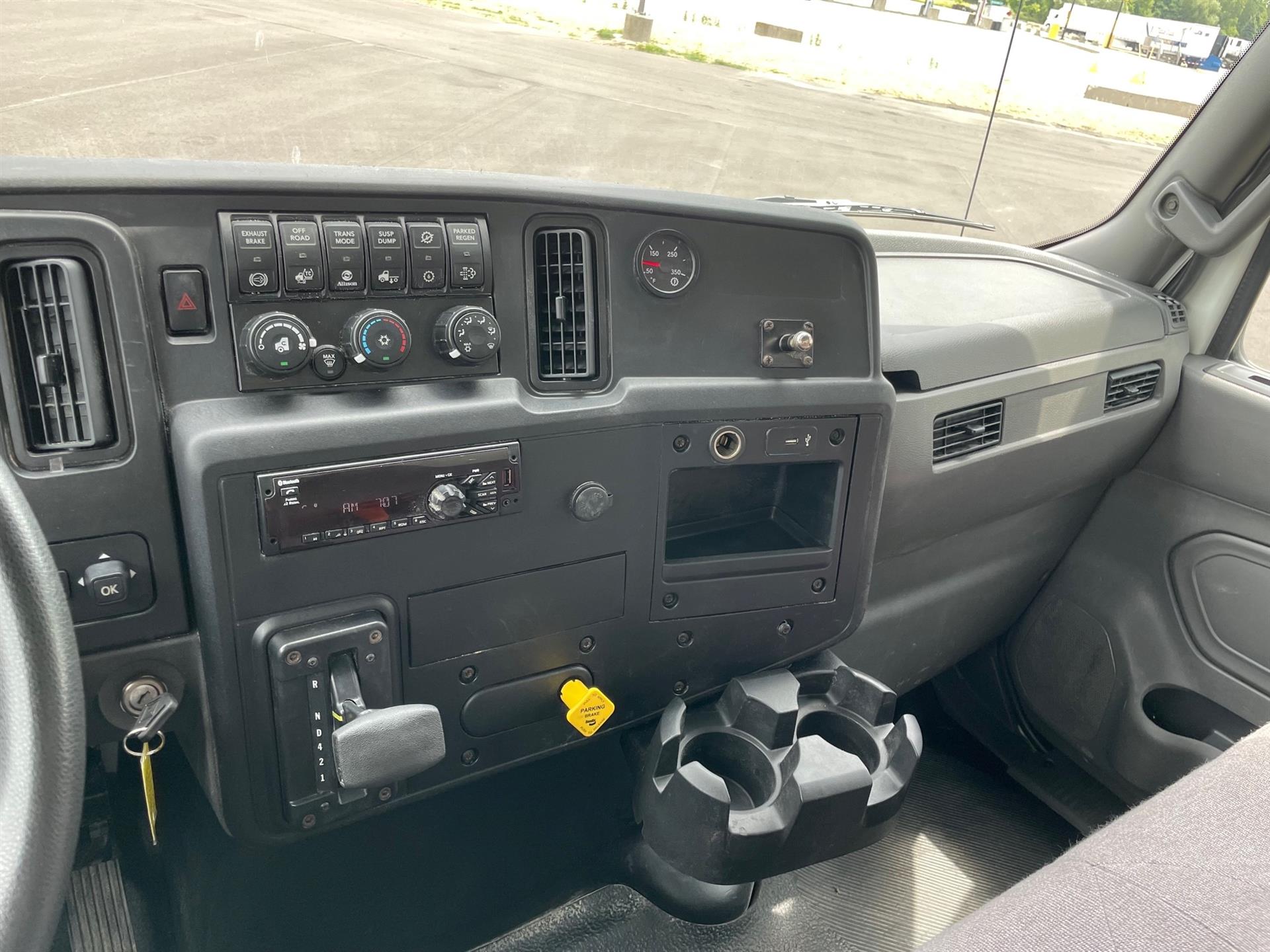 2019 FREIGHTLINER CA126DC : TCJ381 | Truck Center Companies