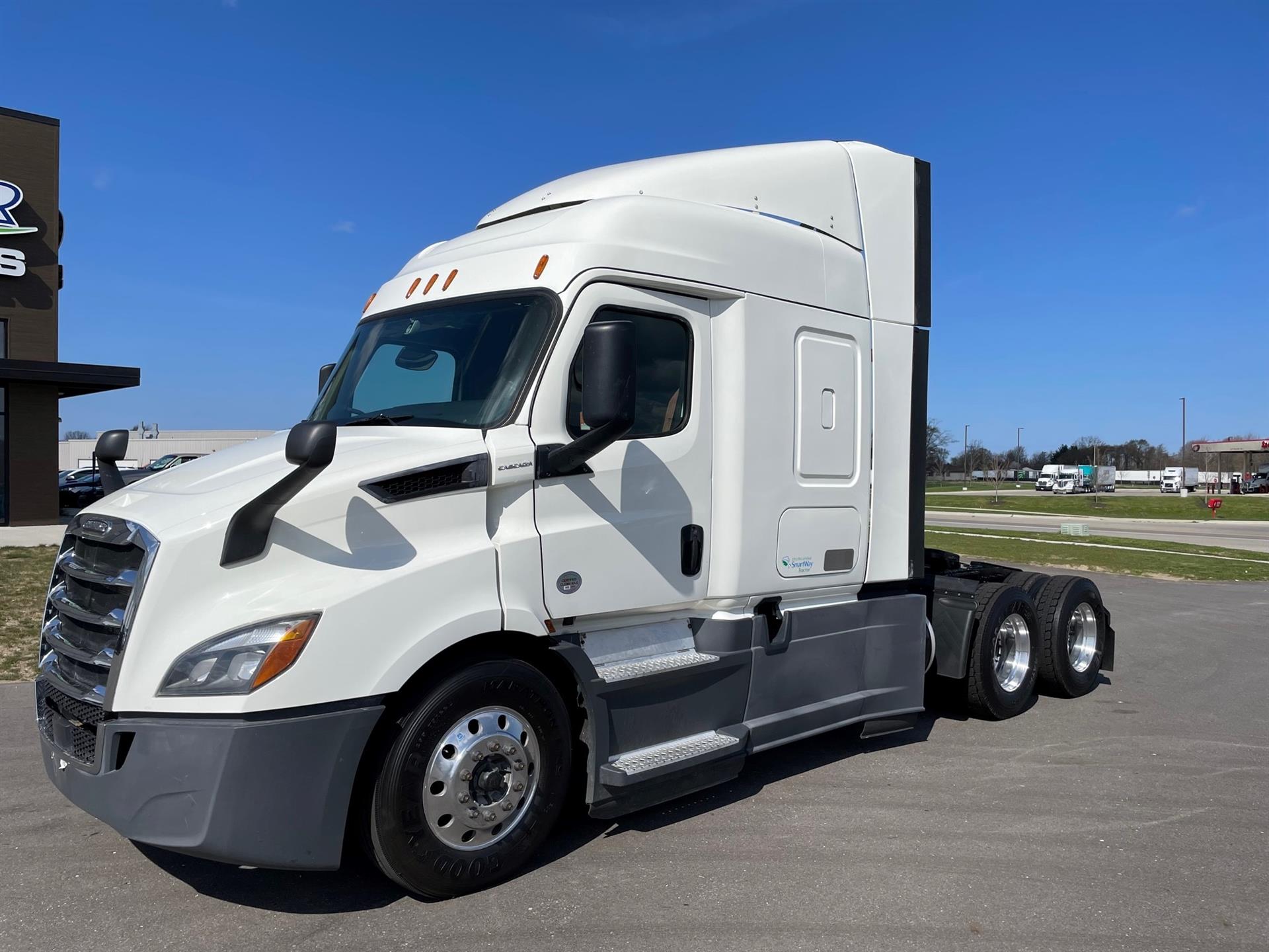 2019 FREIGHTLINER CASCADIA 126 - Dovell & Williams