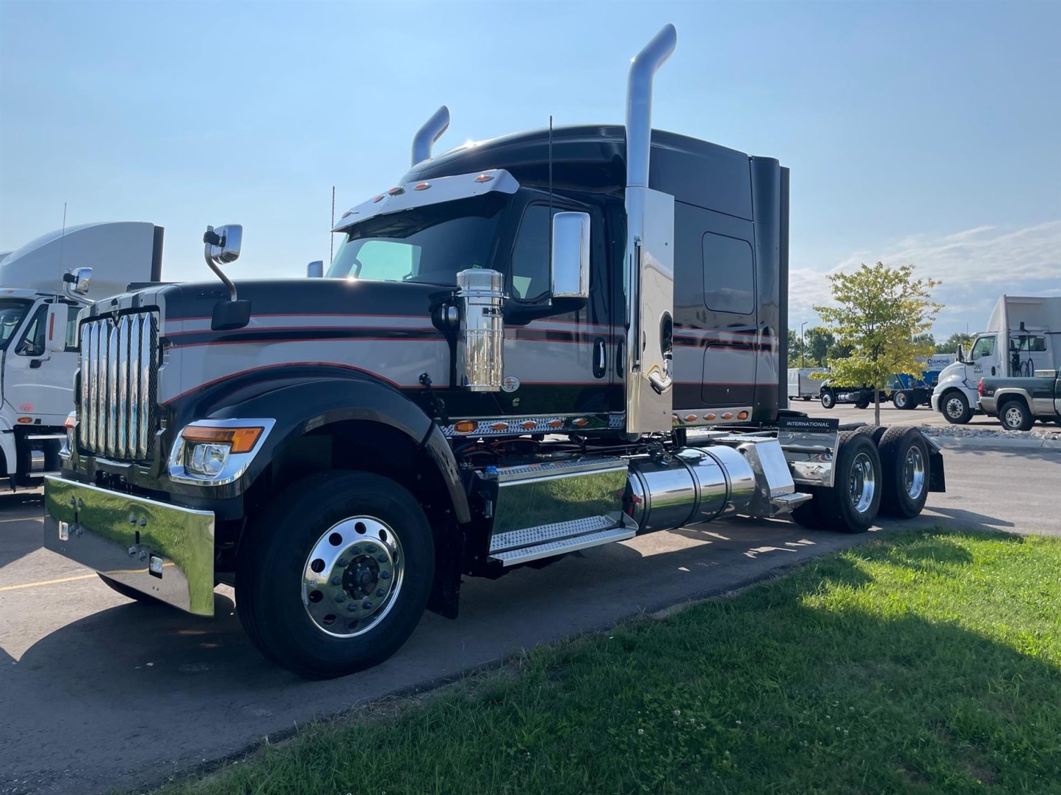 International HX520 SFA 2024 WMI Trucks