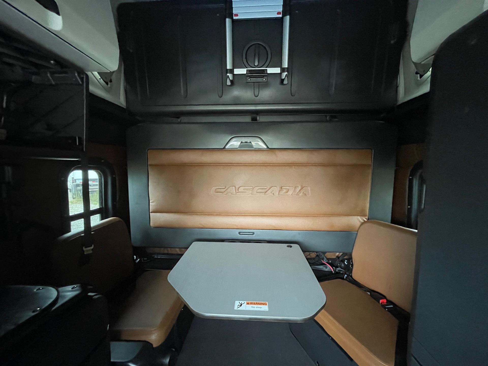 2019 FREIGHTLINER CASCADIA 126 - Dovell & Williams