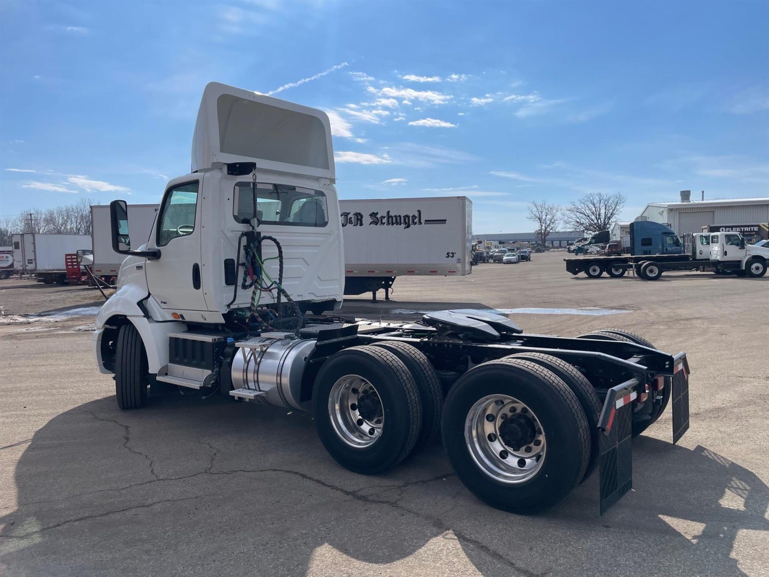 International RH613 2025 WMI Trucks