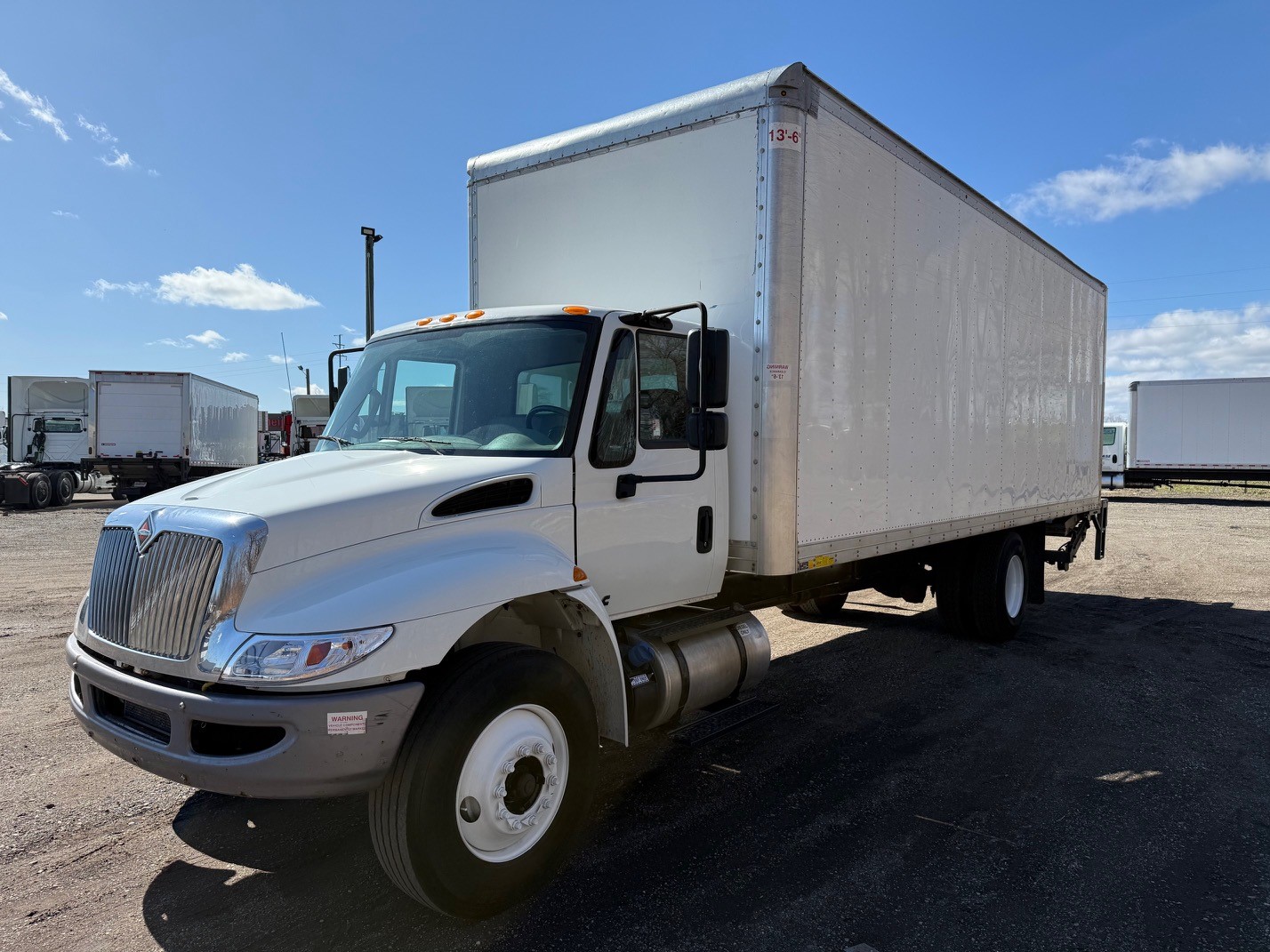 International 4300  SBA 2019 - image 1 of 6